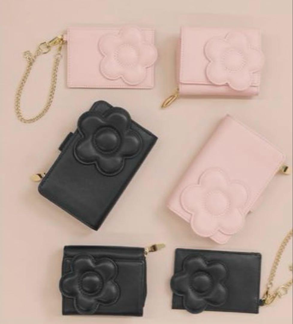 y　新品　MARY QUANT ビッグデイジーパッチ ミニウォレット