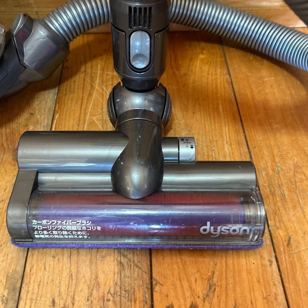 送料無料　￼dyson DC48 掃除機