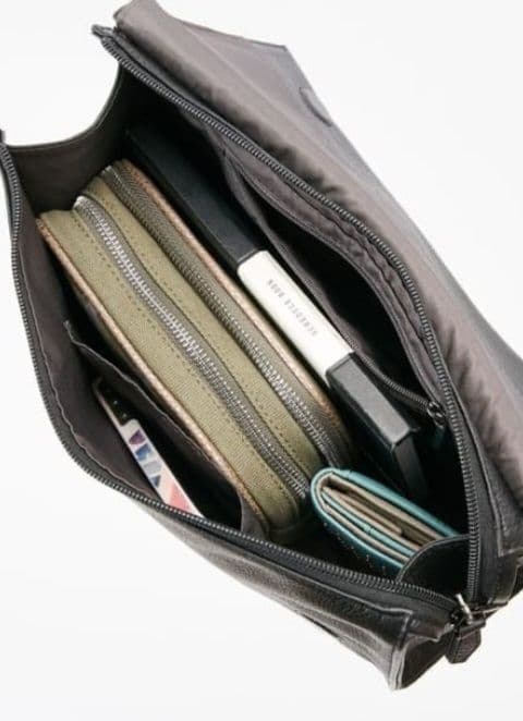 【美品】イアパピヨネ 柄ワイドテープショルダーバッグ　ダルメシアン ボディバッグ