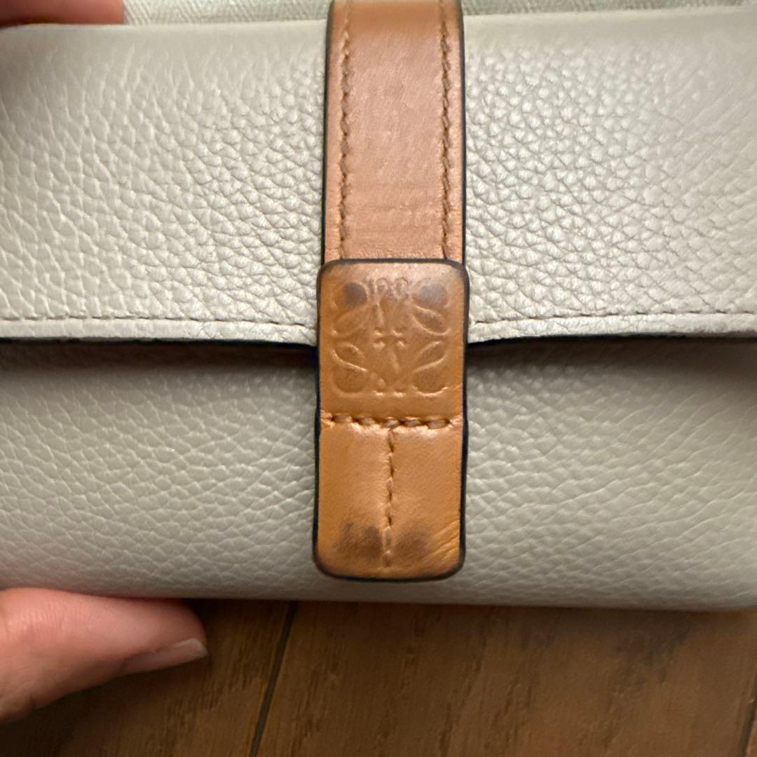 LOEWE ベージュ レザー 三つ折り財布