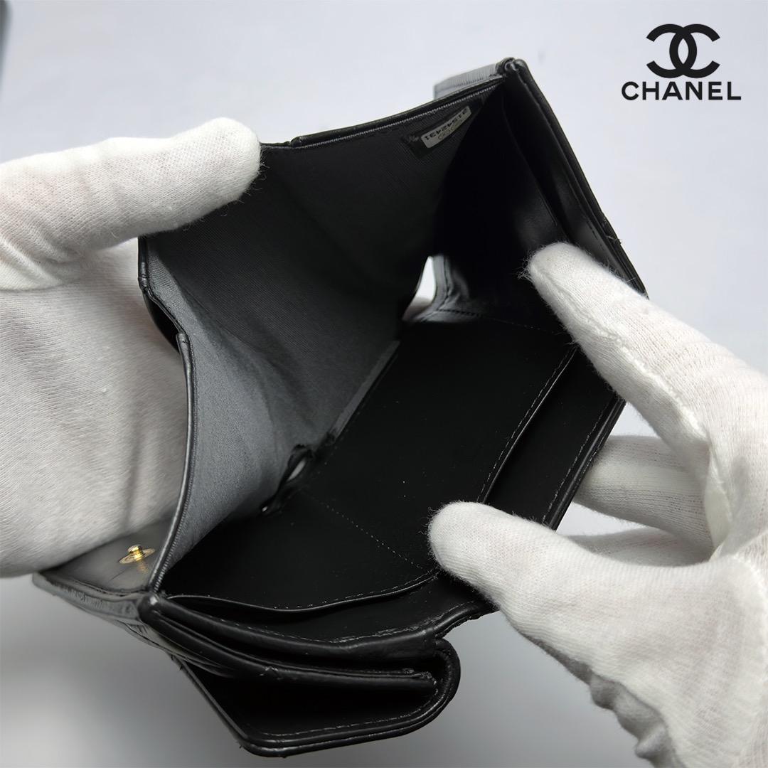 正規品　CHANEL シャネル19　ディズヌフ　Wホック　三つ折り財布