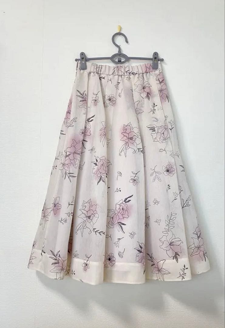 【極美品】ストロベリーフィールズ即完売　花柄フレアスカートふんわりシルエット