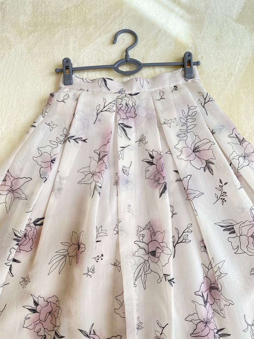 【極美品】ストロベリーフィールズ即完売　花柄フレアスカートふんわりシルエット