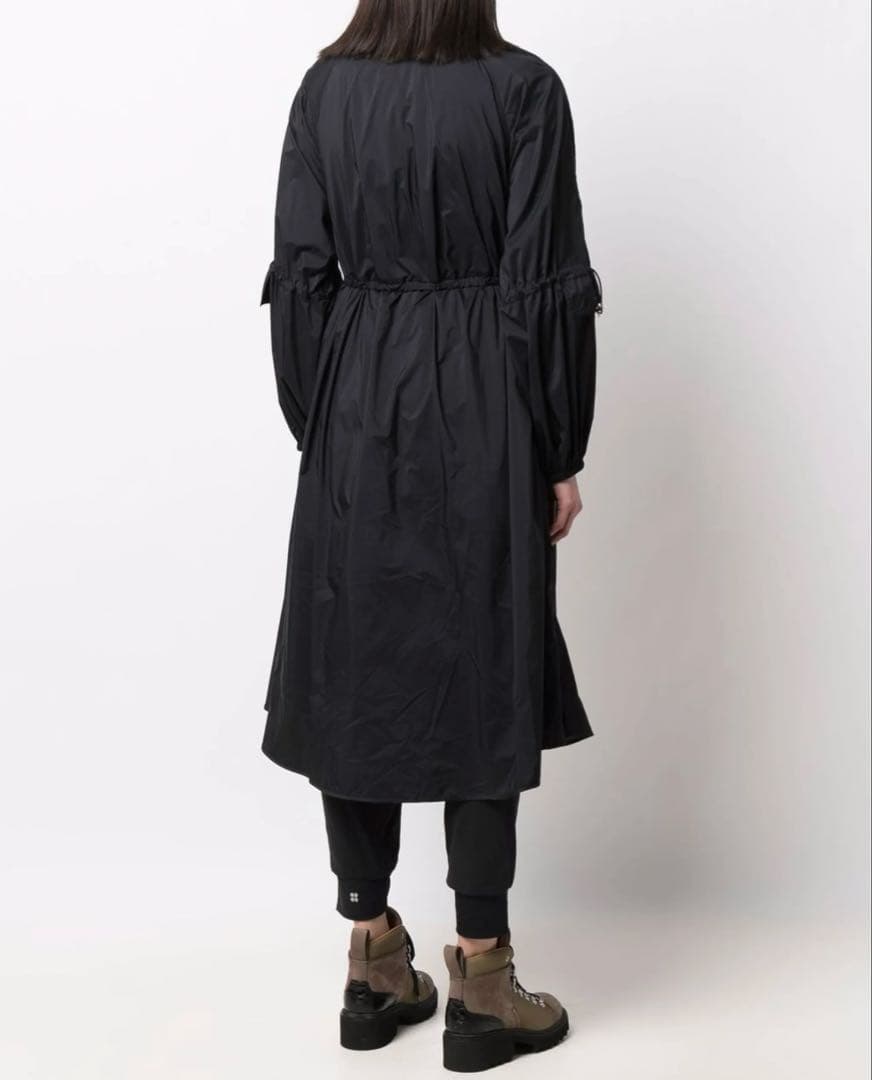 MONCLER フード内蔵　ライトダウン　コート　LINS