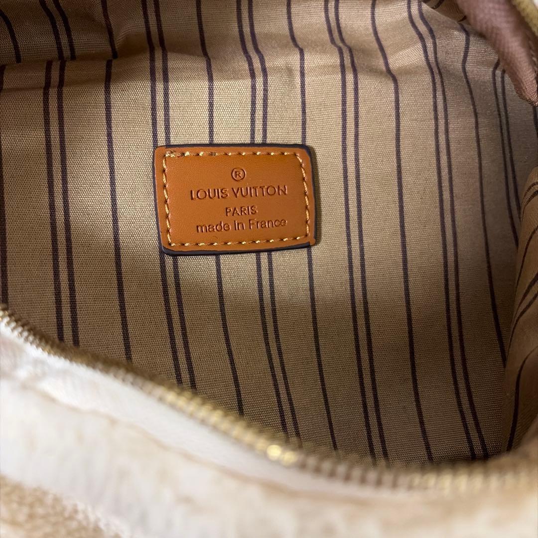 LOUIS VUITTON ファー ボディバッグ