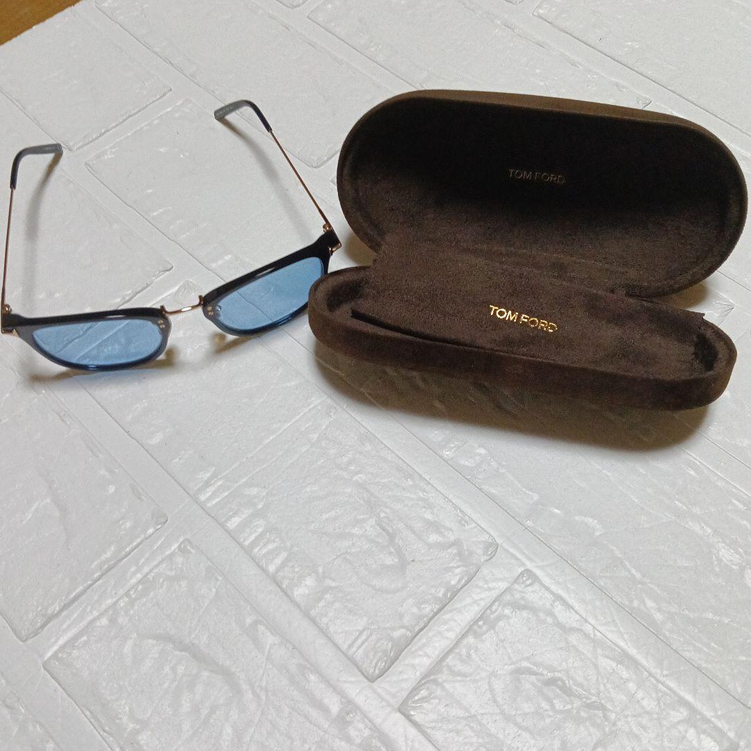 TOM FORD サングラス　TF672 01v