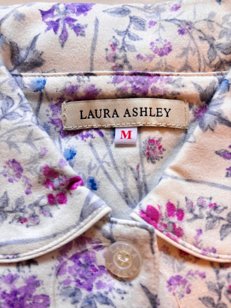 新品タグ付き　LAURA ASHLEY ローラアシュレイ　パジャマ　Mサイズ