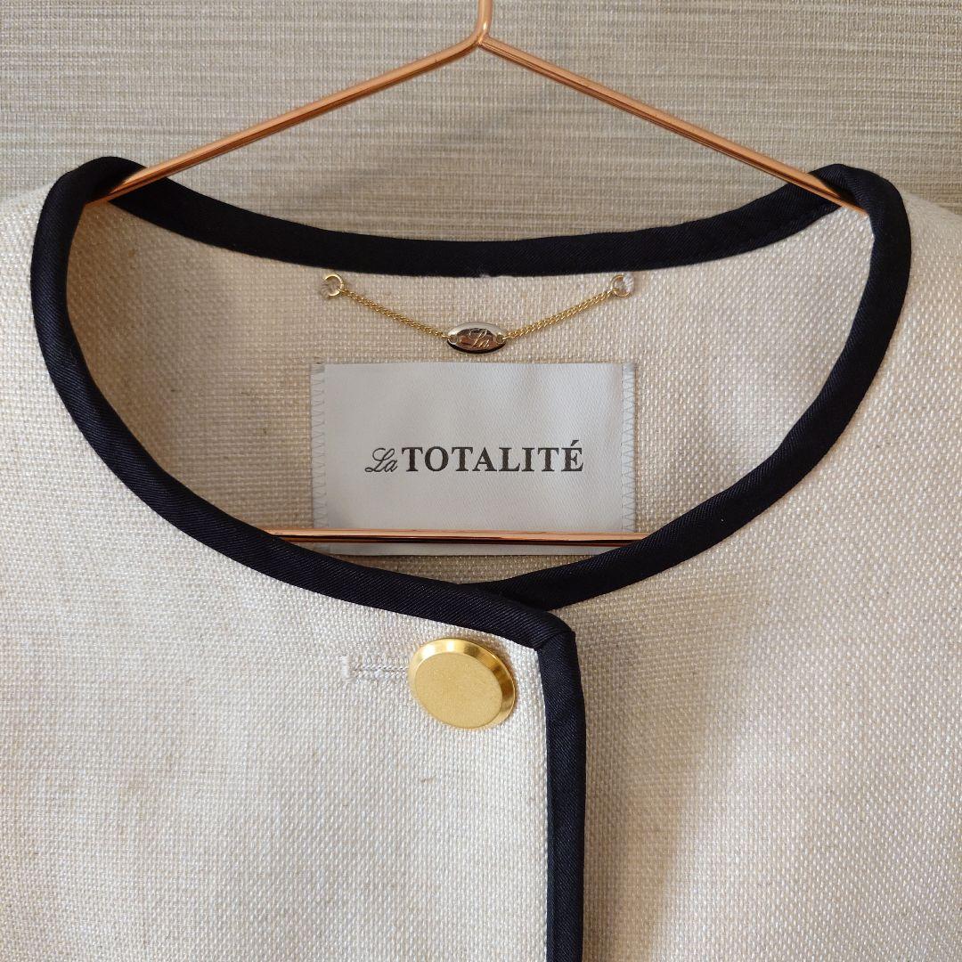 La TOTALITÉ アイボリー　 ノーカラーコート