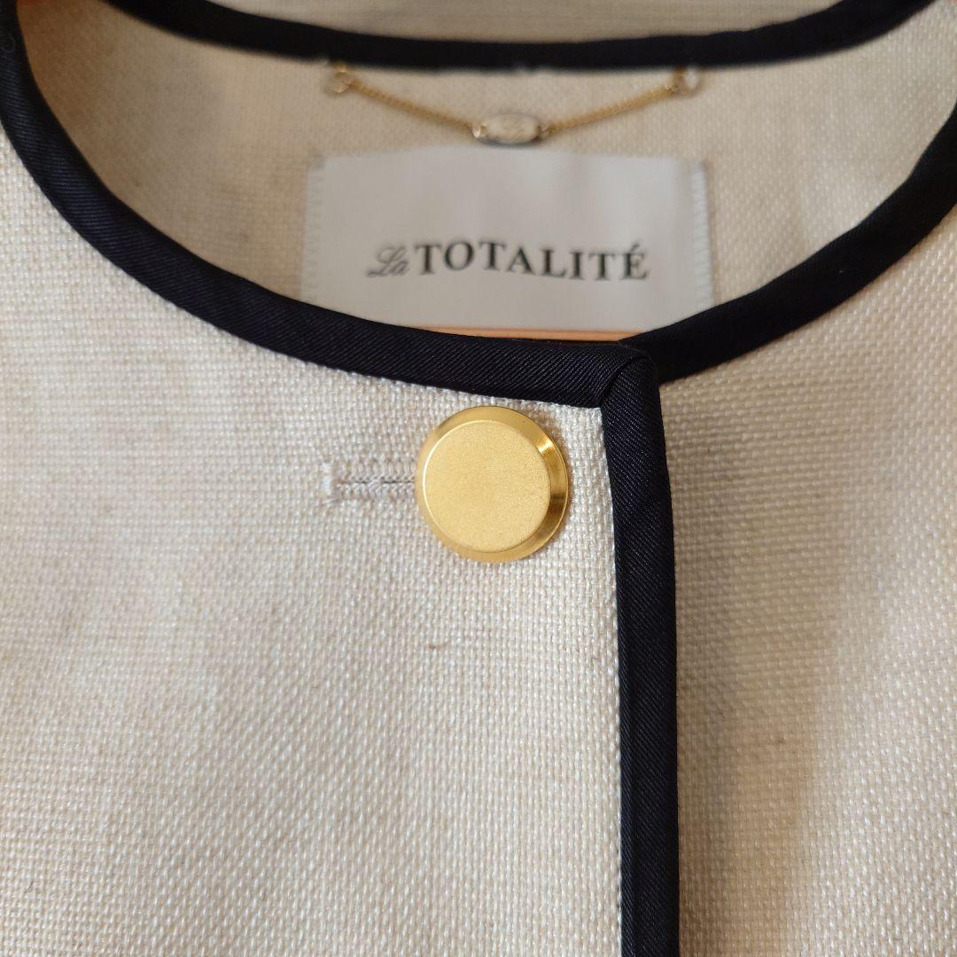 La TOTALITÉ アイボリー　 ノーカラーコート