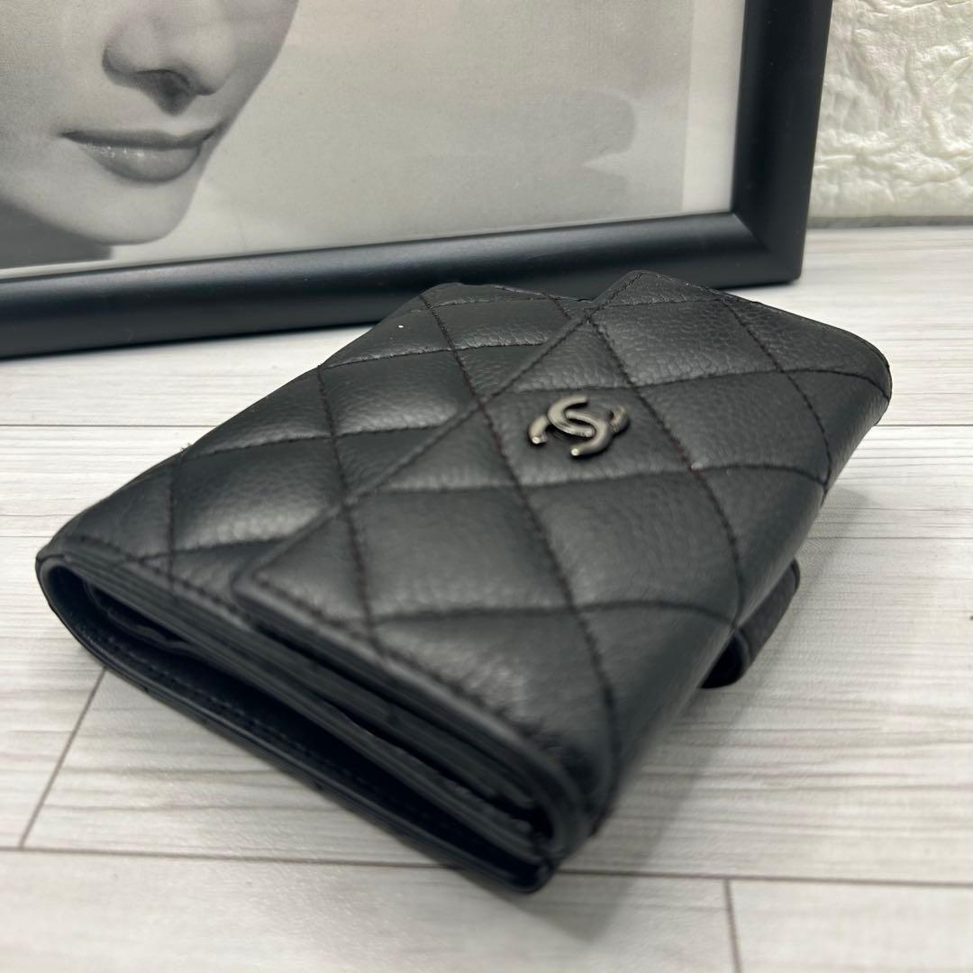 CHANEL キャビアンスキン　マトラッセ　Wホック　二つ折り財布　箱付