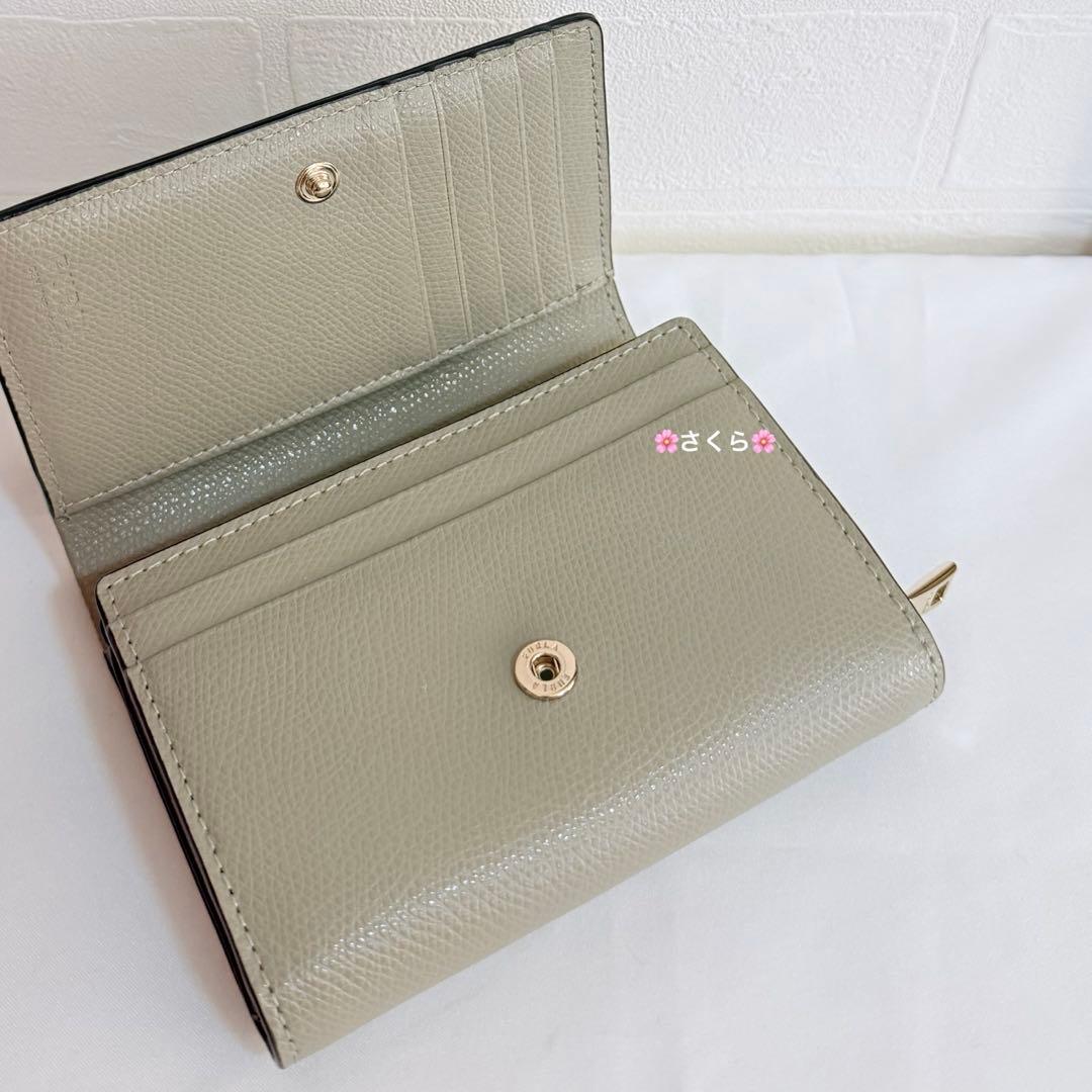 ✨新品✨FURLA カメリア コンパクト ウォレット M