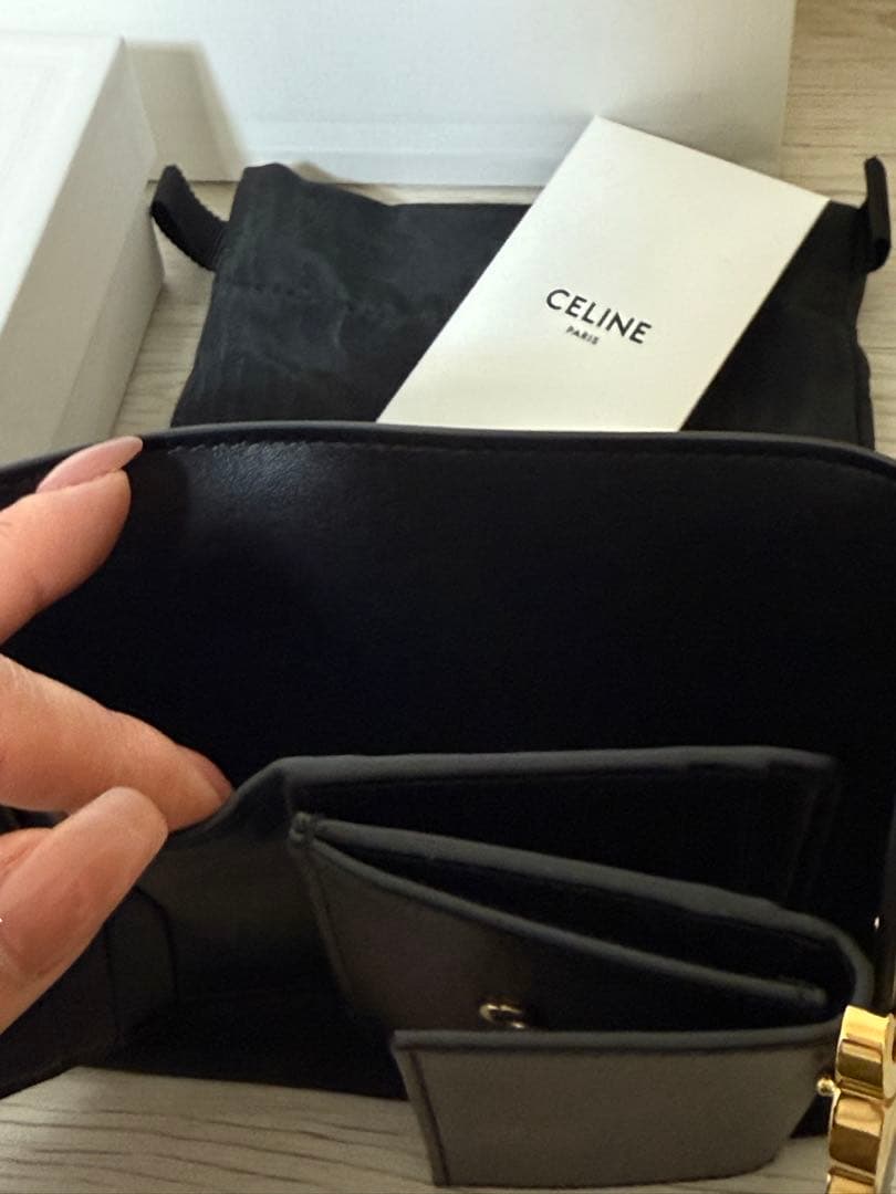 一回短時間使用のみ！ CELINE セリーヌ トリオンフ折りたたみ財布