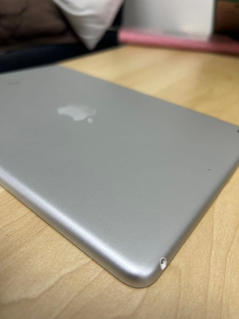 iPad 第6世代 128GB Wi-Fi 箱付属品有 カバー込み　動作確認済
