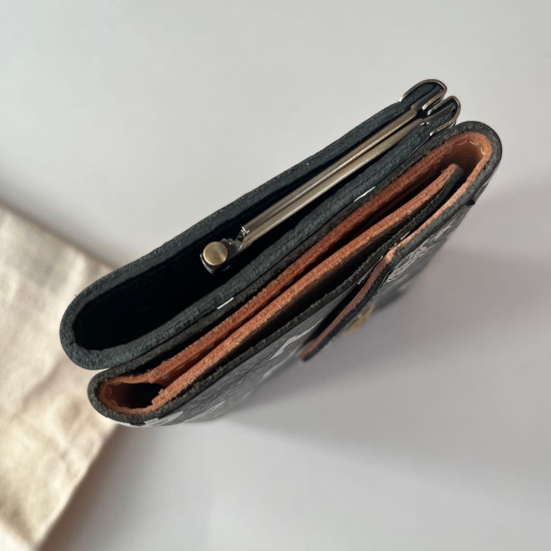 新品　イルビゾンテ　二つ折り財布　レザー　ブラックxホワイト　ロゴ　がま口　牛革