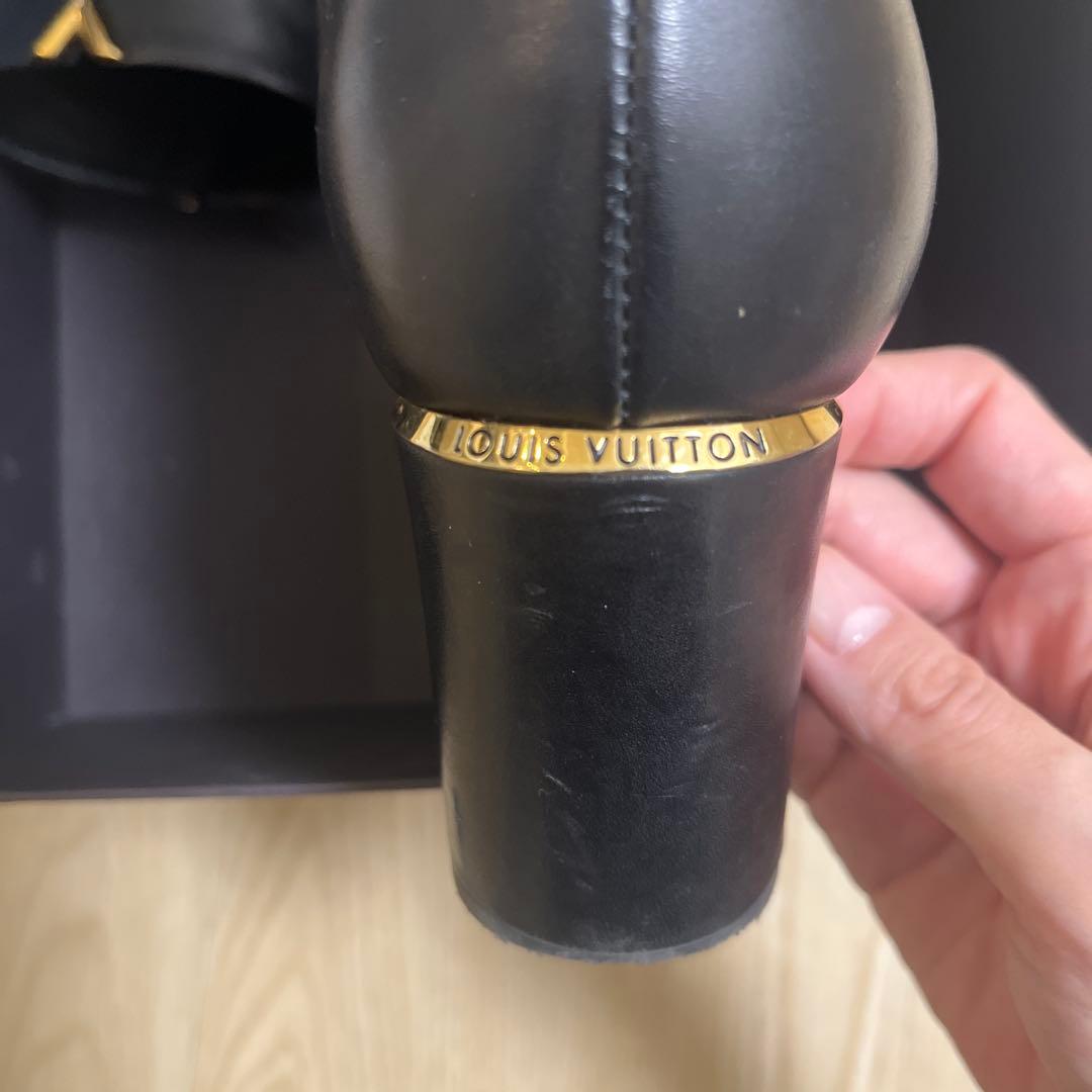 LOUIS VUITTON黒レザーブーティ モノグラムファスナー付き