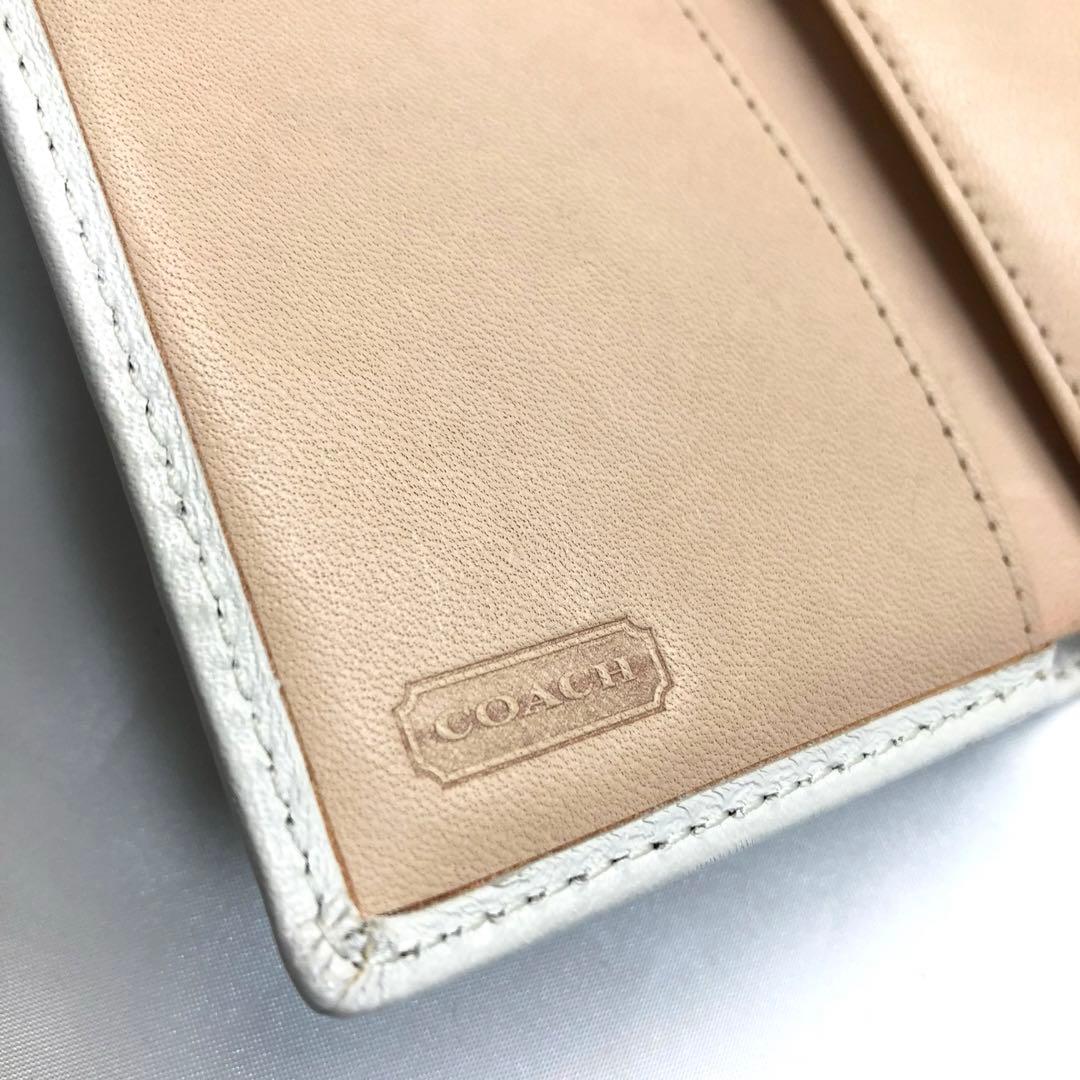 COACH コーチ　三つ折り　財布　ホワイト　レザー　蜂　刺繍