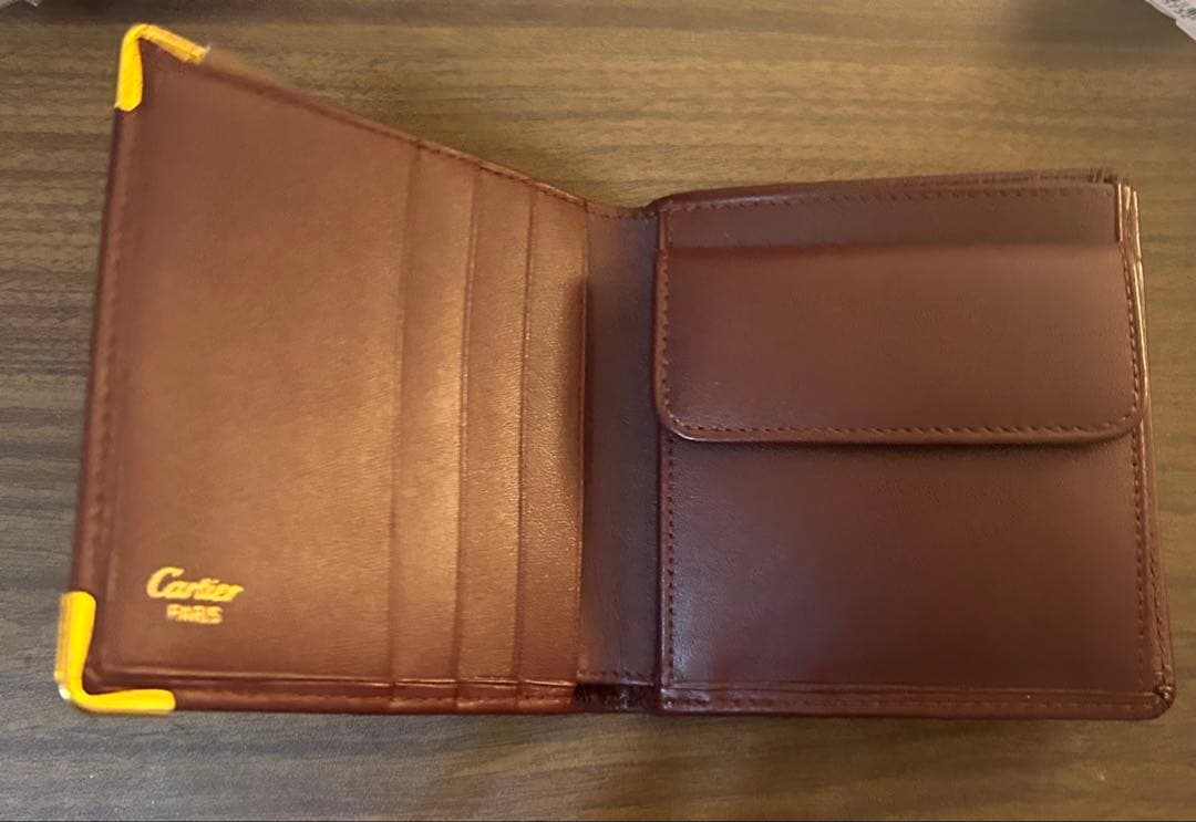 Cartier（カルティエ）　「マスト ドゥ カルティエ」ライン　二つ折り財布