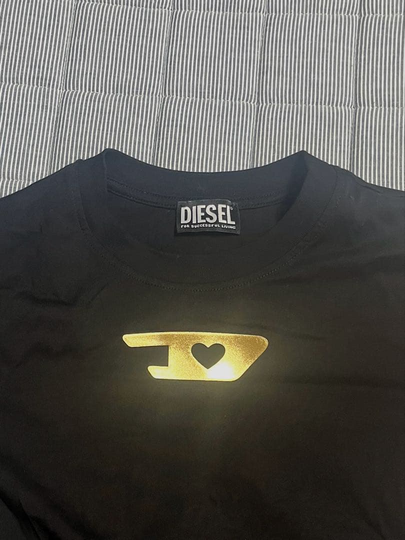 DIESEL ゴールド ハート Tシャツ