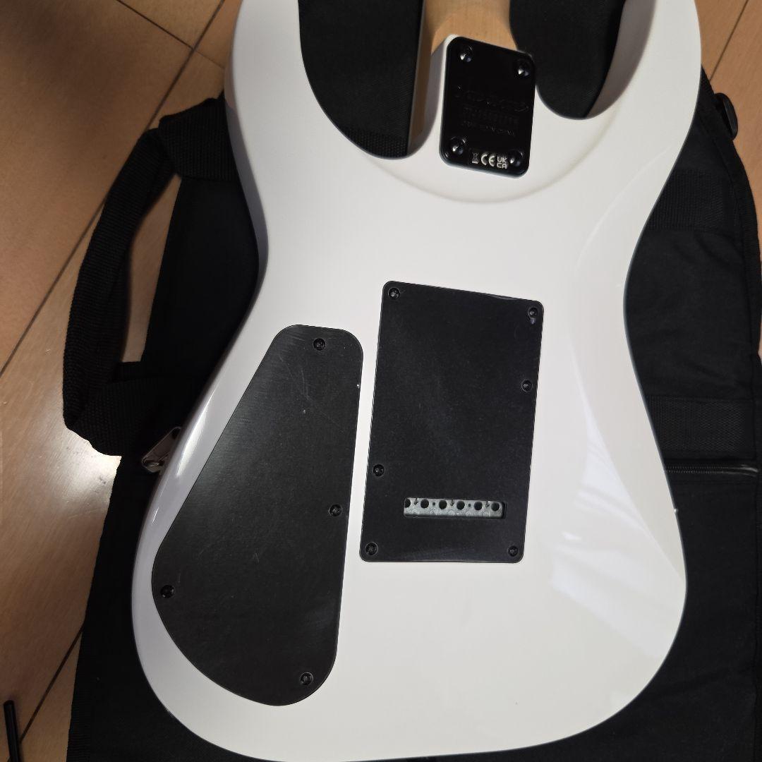 ア*ー様 Jackson エレキギター ホワイト