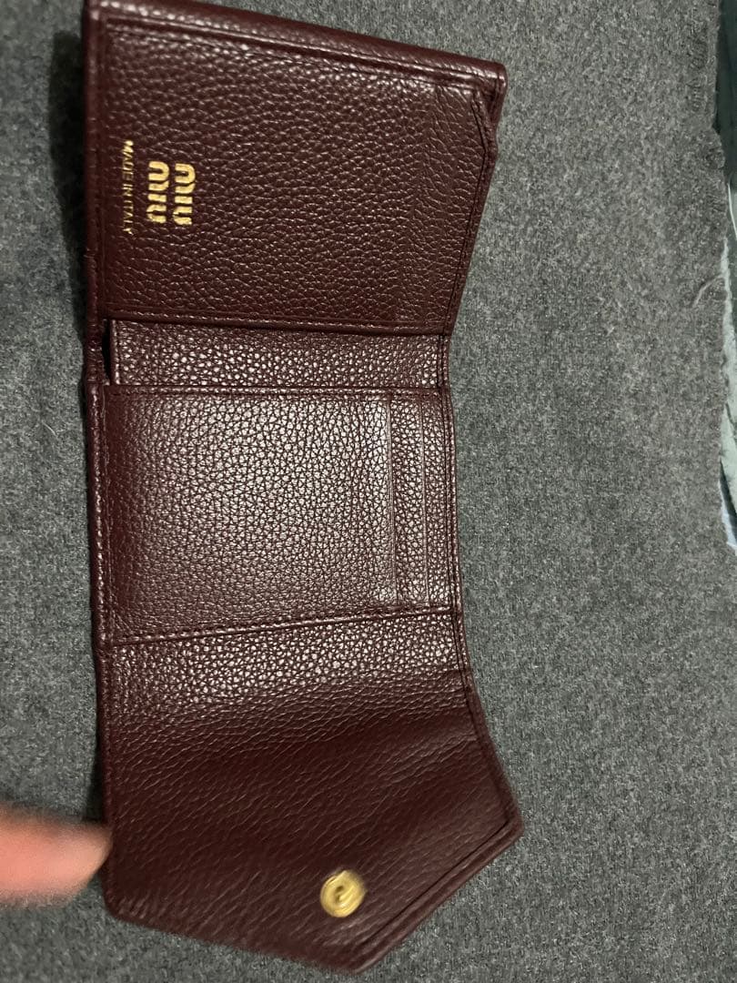 MIU MIU ダークブラウン 三つ折り財布