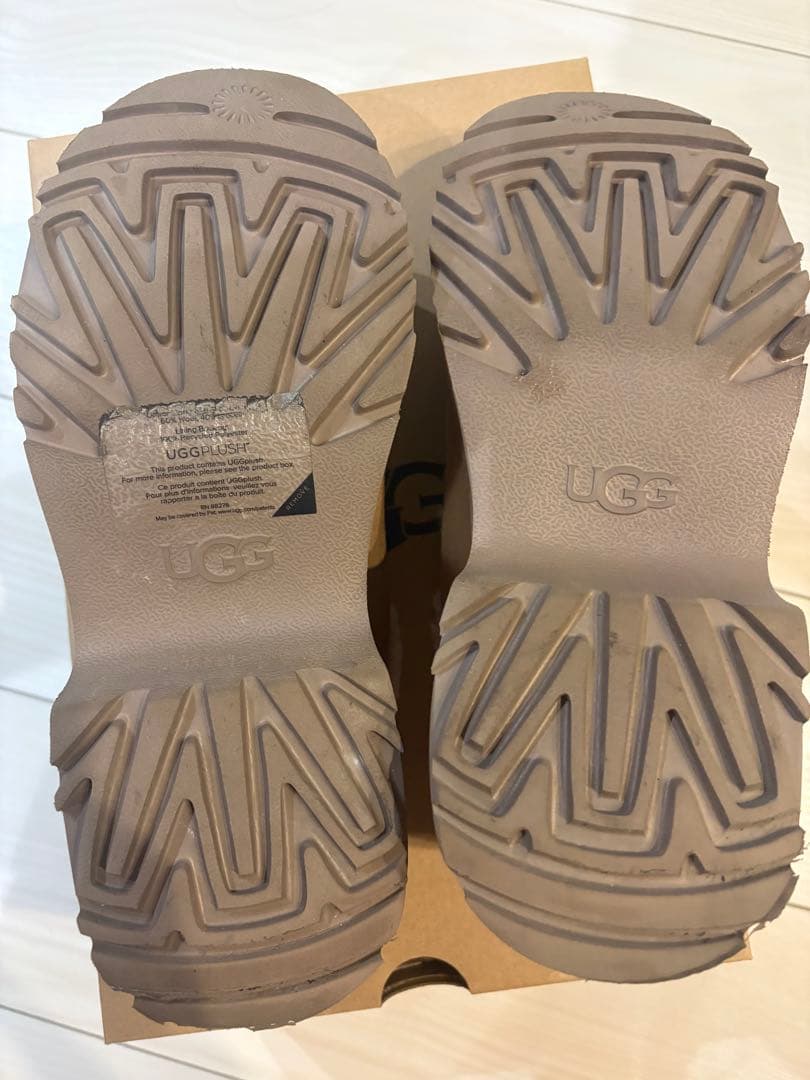 ま*み様 UGG 靴