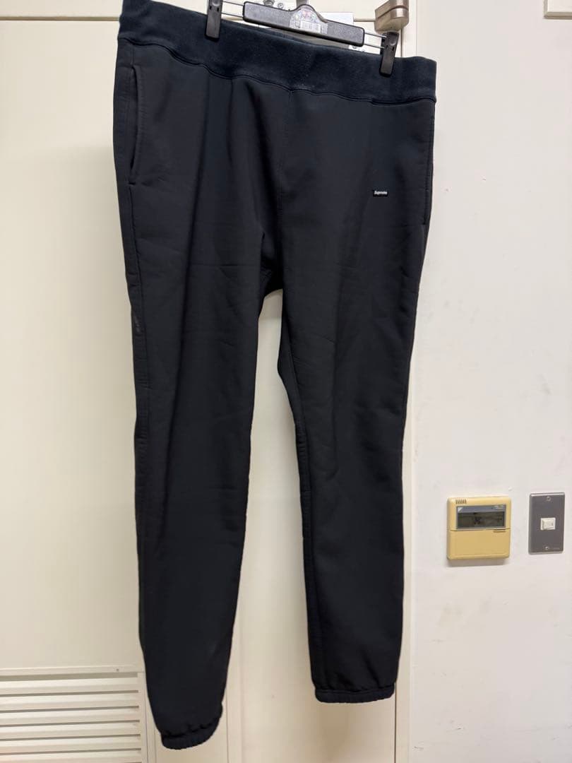 パンツ Supreme WINDSTOPPER Sweatpant Black