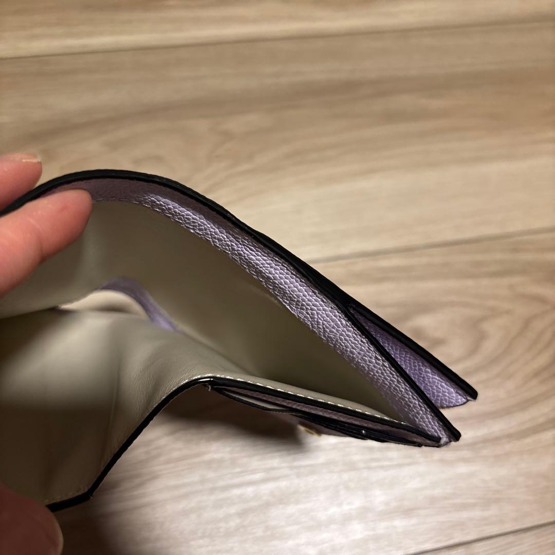 ヴァレクストラ　二つ折り財布　Vカット　ラベンダー　レザー