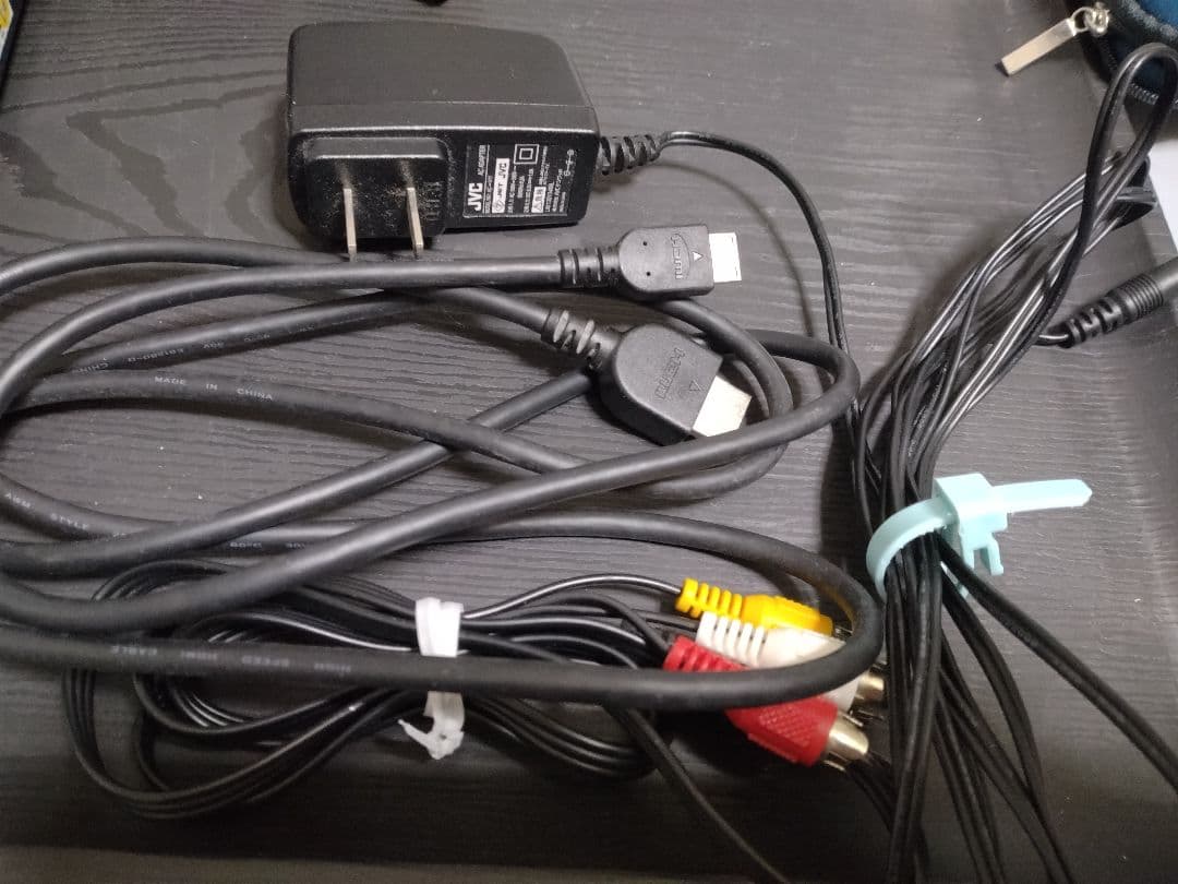 JVC Everio GZ-HM670ビデオカメラおまけバッテリー充電器