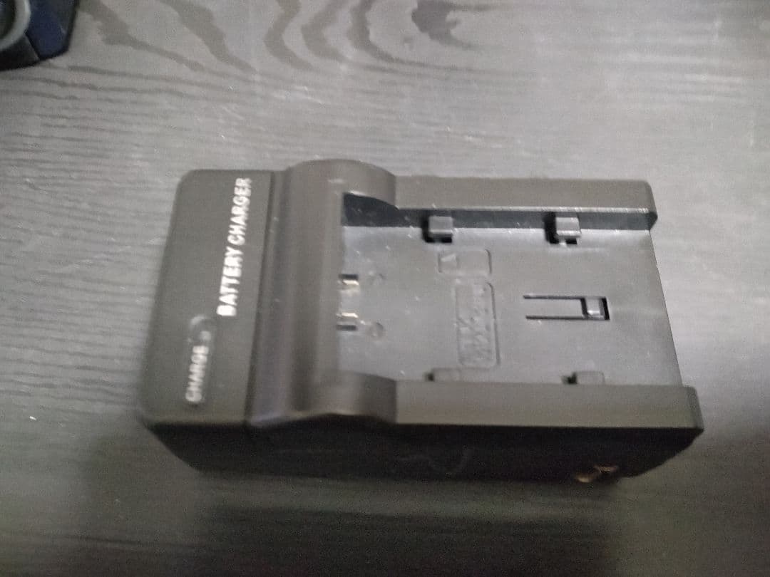 JVC Everio GZ-HM670ビデオカメラおまけバッテリー充電器