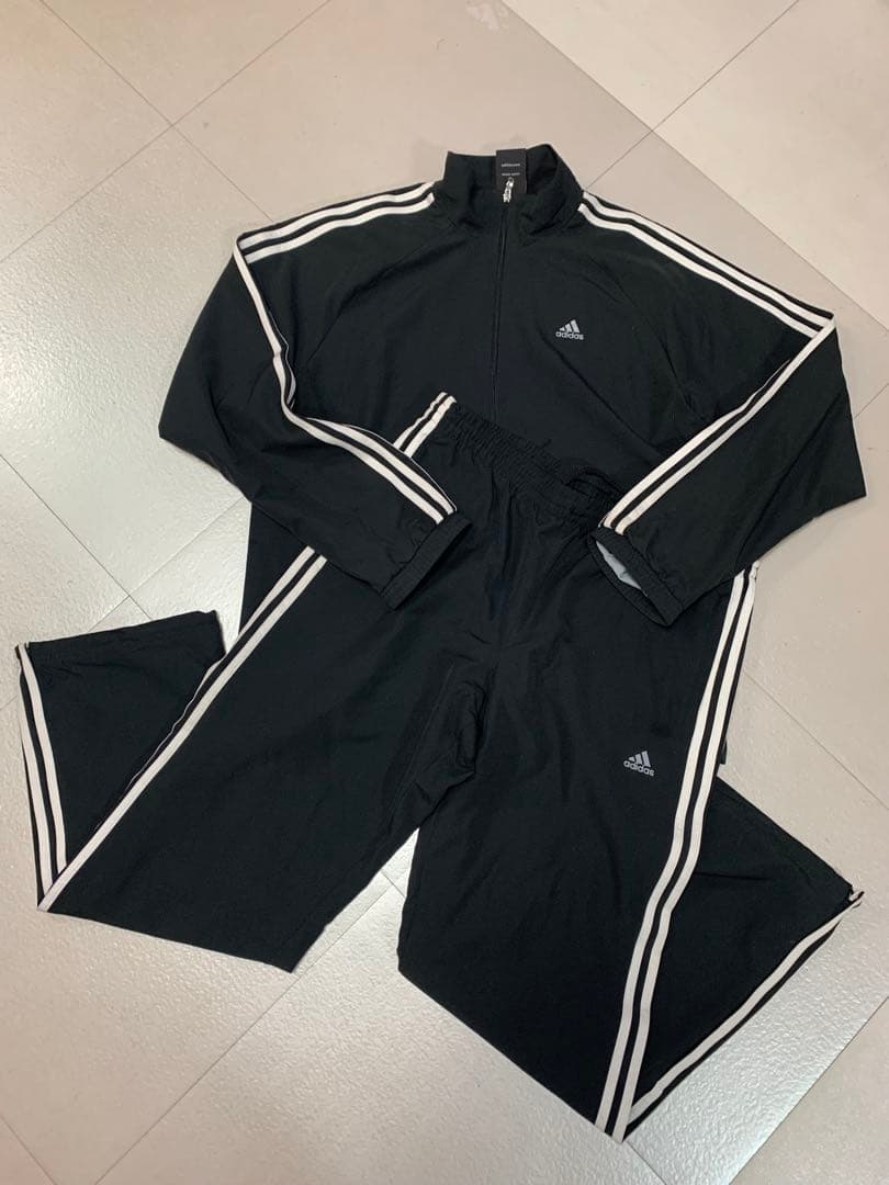 adidas ブラック ジャージセットアップ