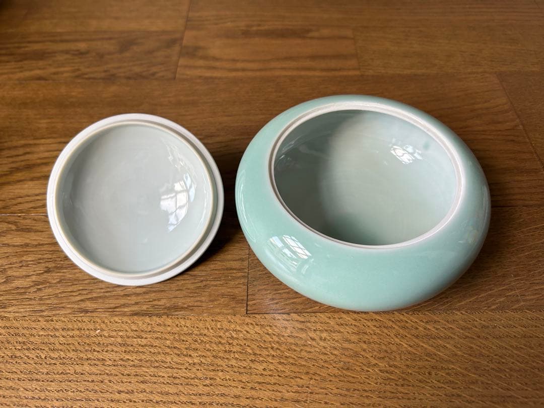 加藤 実 作 青磁 蓋物 共箱入り 共布