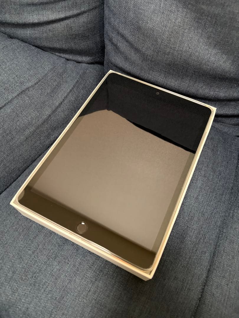 Apple iPad 第７世代 32GB Wi-Fi＋Cellular