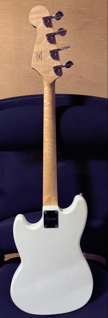 Squier by Fender bronco bass(若干トラ目個体)