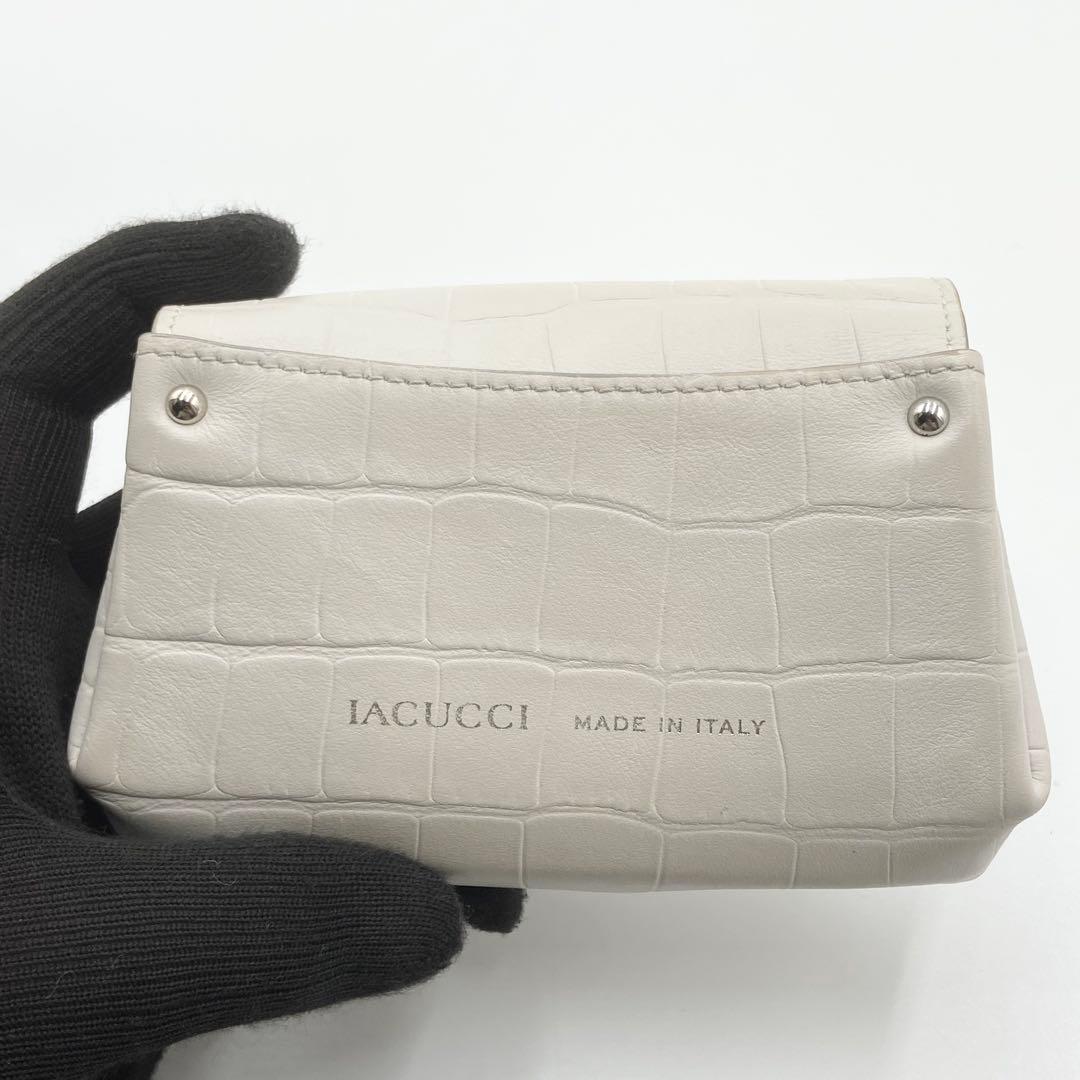 極美品　IACUCCI アバウォレット　折り財布　型押し　オールレザー　ホワイト