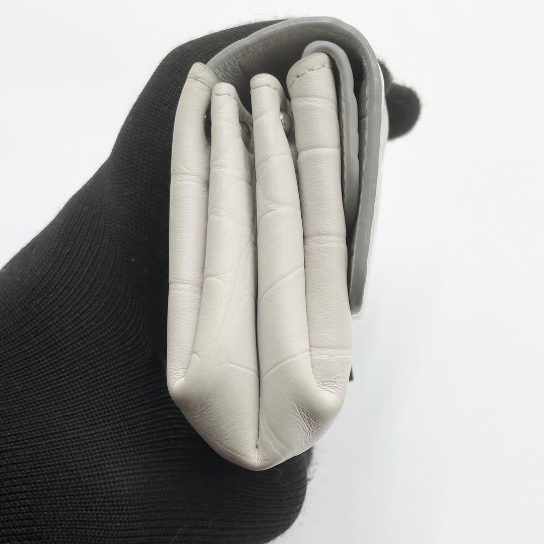 極美品　IACUCCI アバウォレット　折り財布　型押し　オールレザー　ホワイト