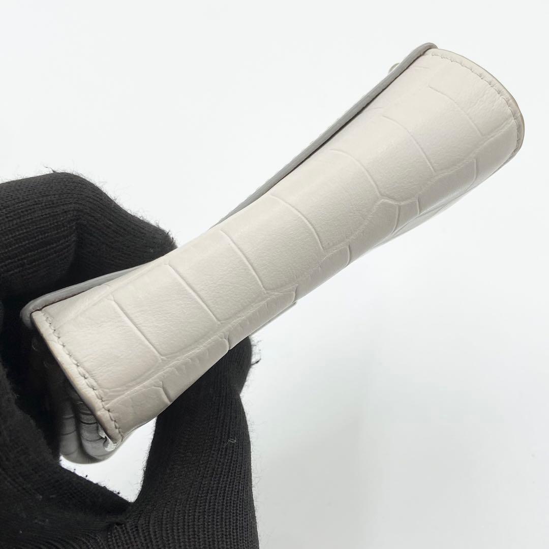 極美品　IACUCCI アバウォレット　折り財布　型押し　オールレザー　ホワイト