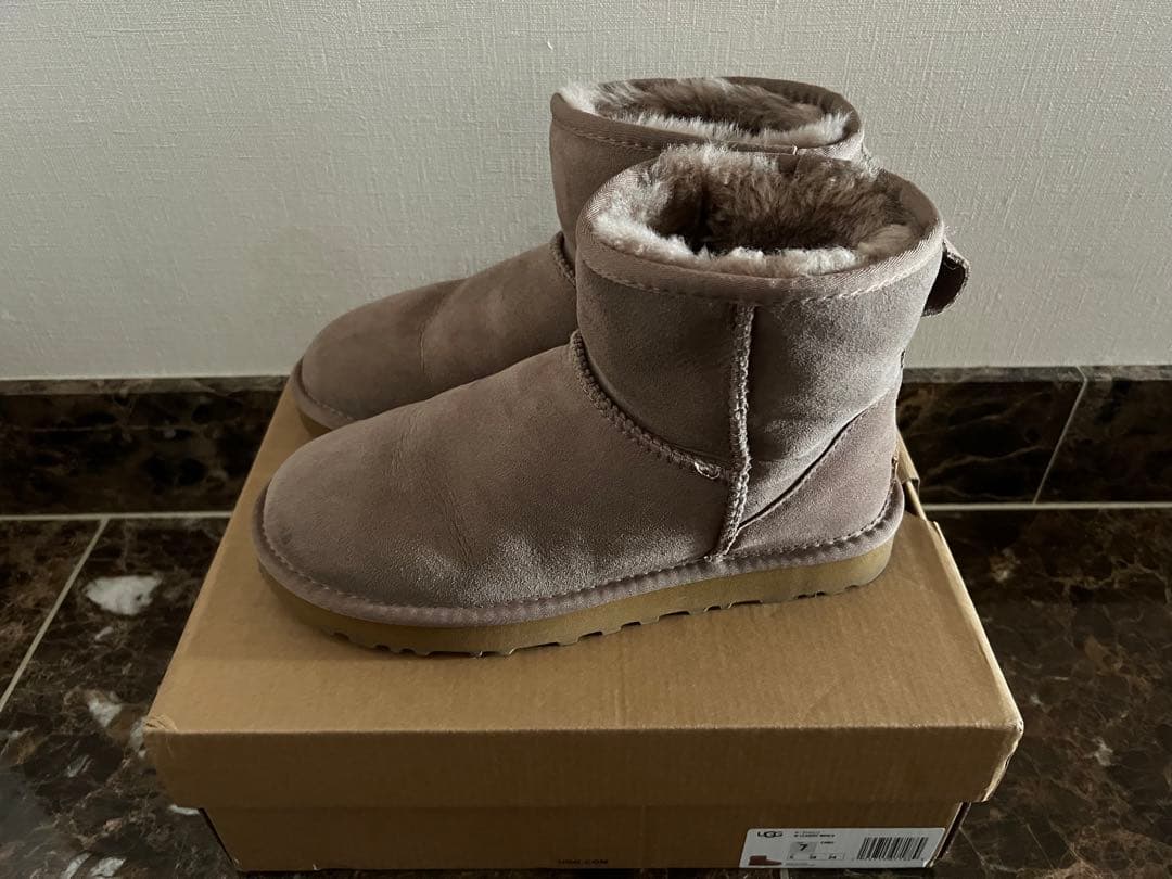 【美品】UGG ムートンブーツ　24cm