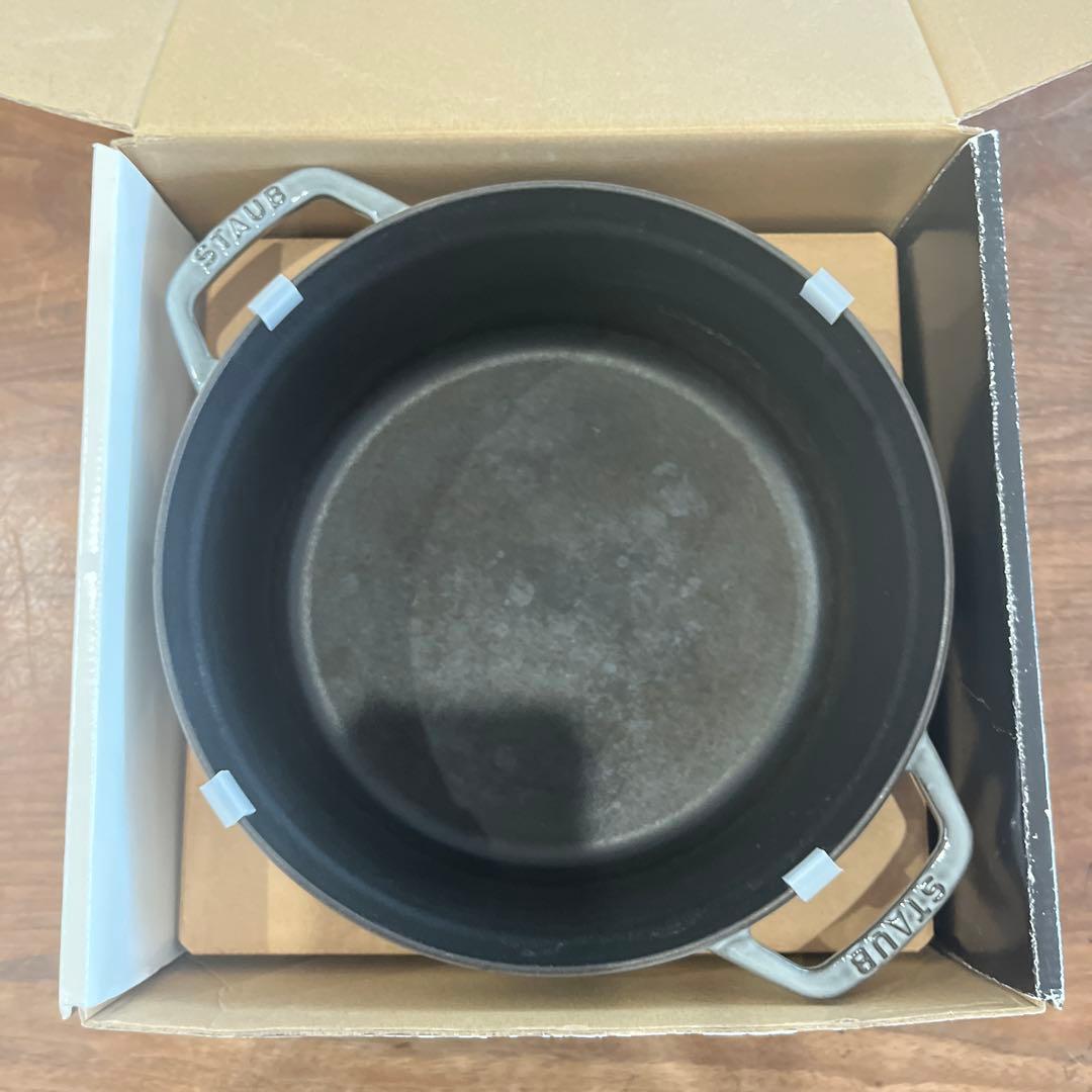 Staub 26cm 鍋　グレー　(週末のみこの値段)