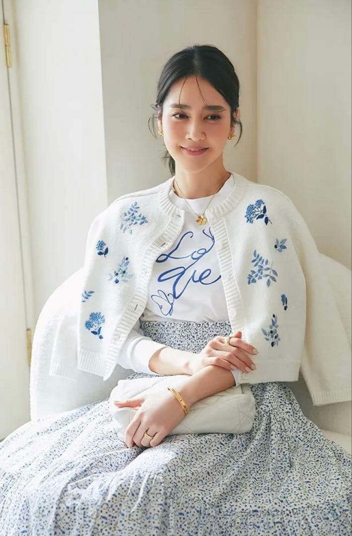 SEVEN TEN フラワー手刺繍カーディガン 白×青 完売