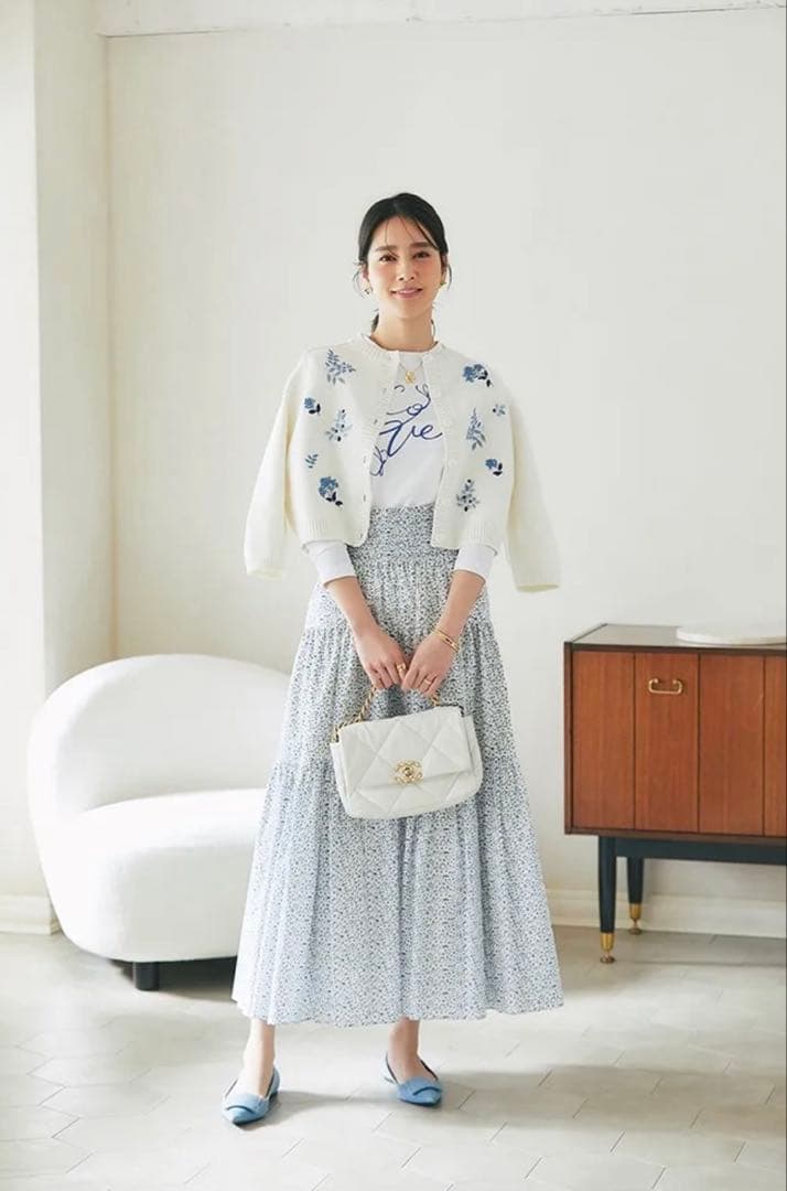 SEVEN TEN フラワー手刺繍カーディガン 白×青 完売