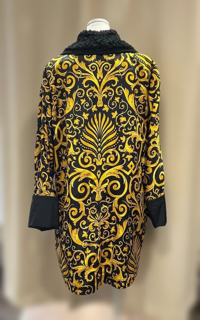 GIANNI VERSACE　ジャンニヴェルサーチ　バロック柄シルクコート