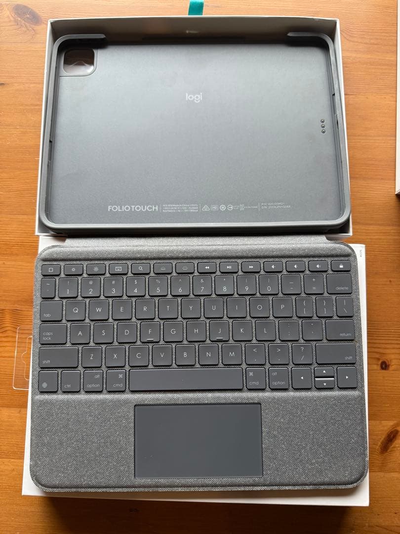 iPad Pro 11 256G Logicool Folio Touch付き