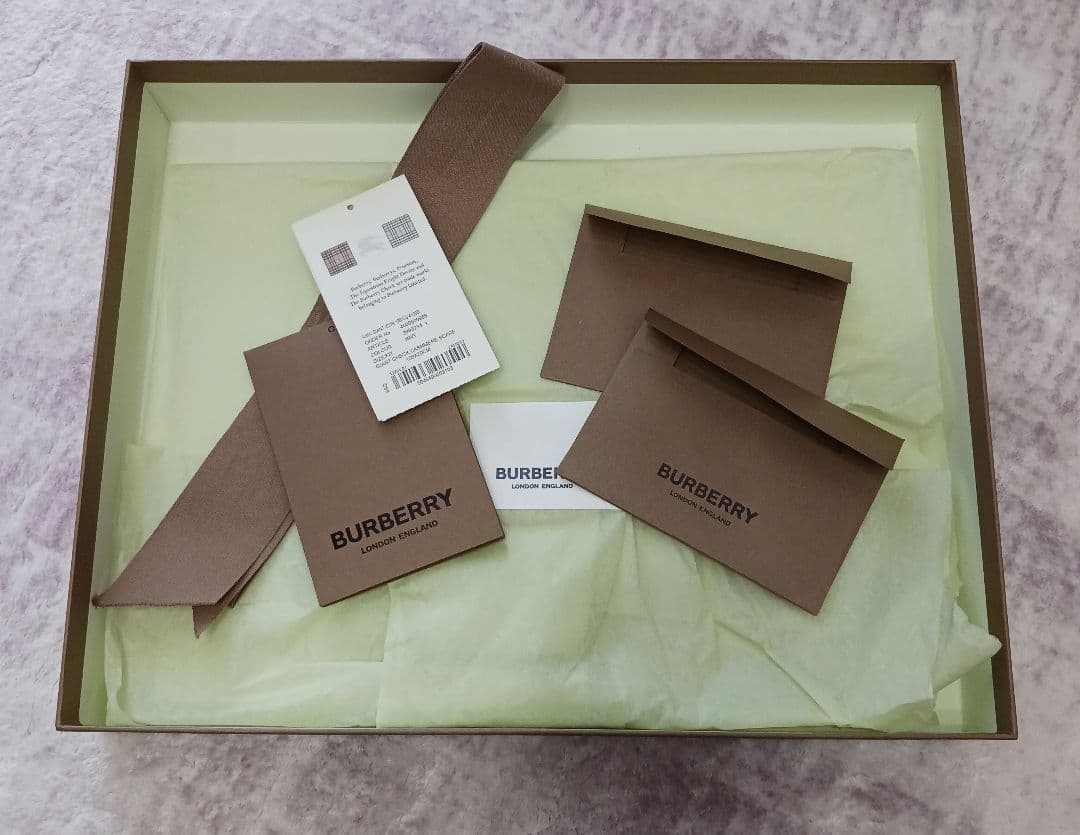 BURBERRY チェック柄カシミア100%マフラー　箱、紙袋あり