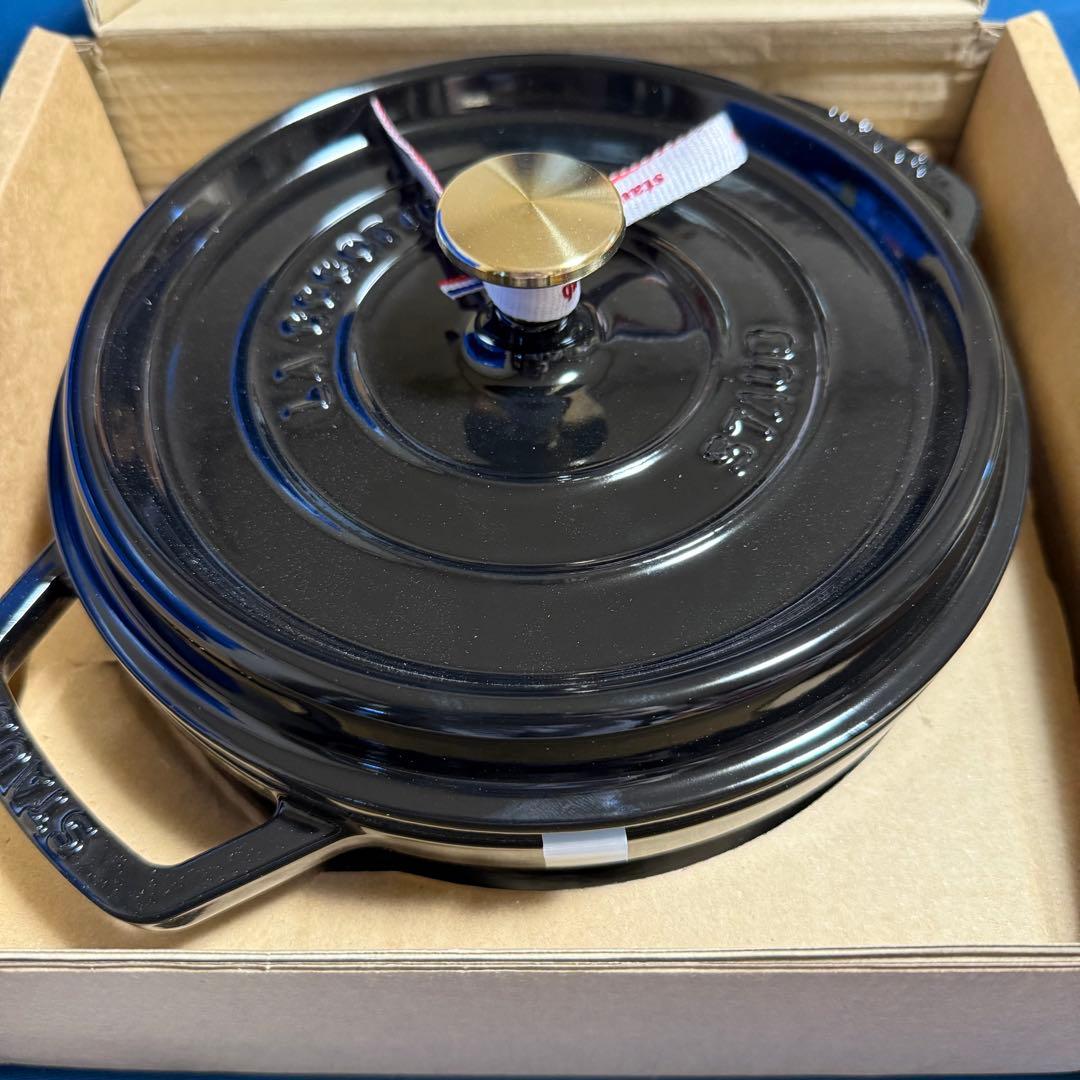 新品✨️ストウブ ラウンドココット 22cm シャイニーブラック 2.6L