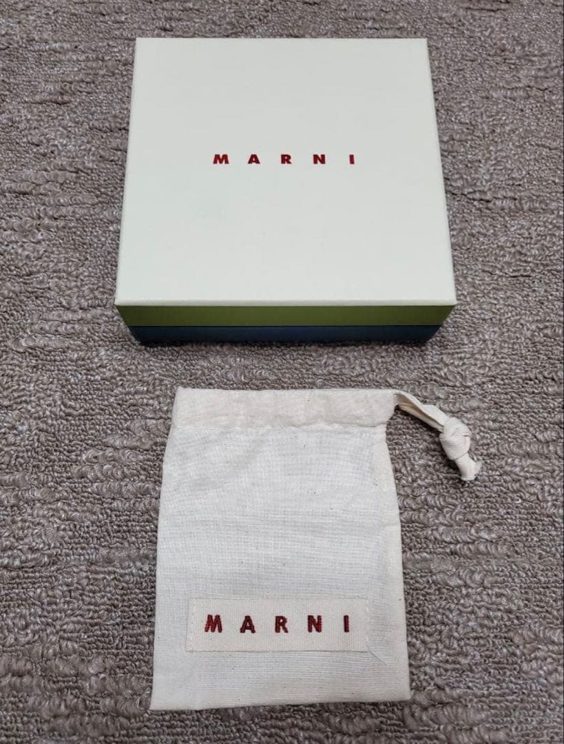 み*こ様 【美品】MARNI マルニ 財布 二つ折り財布 二つ折りウォレット