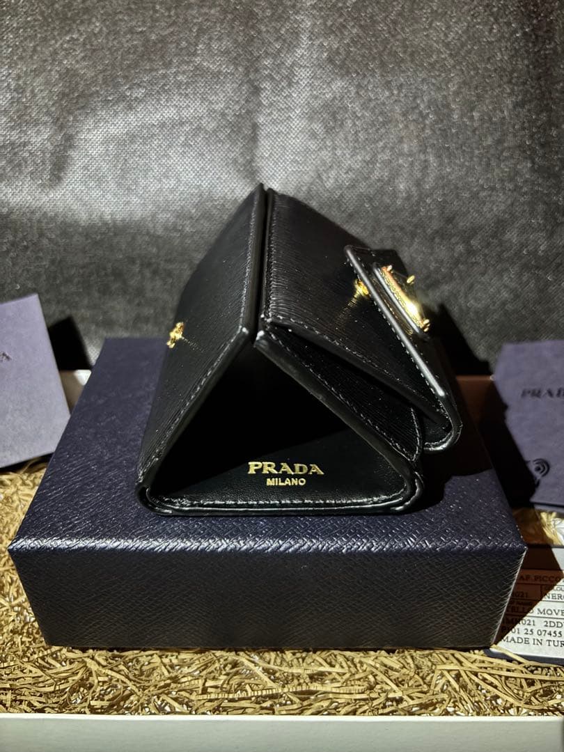新品未使用　PRADA 三つ折り財布 1MH021