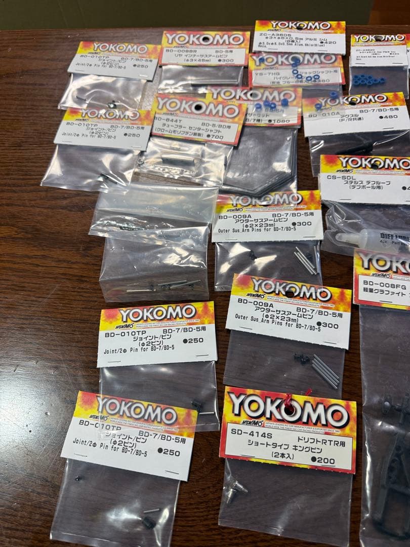 ヨコモ　BD-5 キーエンスアンプ等部品多数