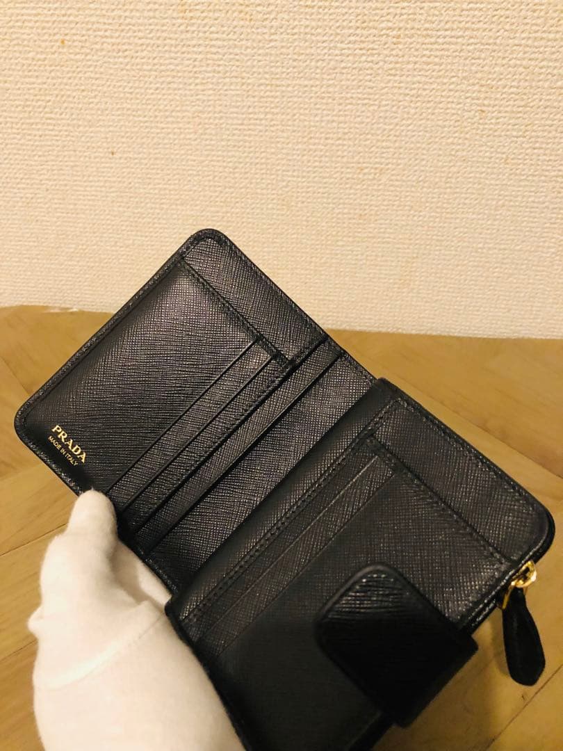 PRADA ブラックレザー 三つ折り財布 ICチップ(RFID)搭載