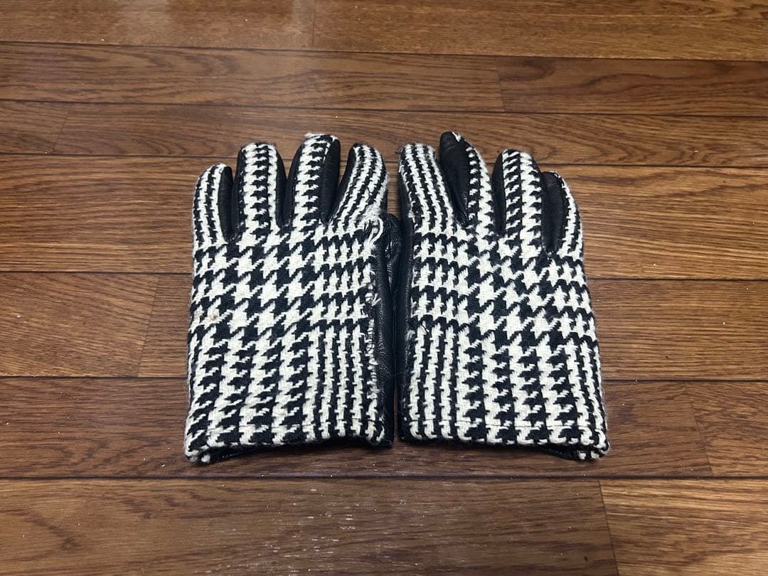 alexander mcqueen ツイード手袋　破れあり