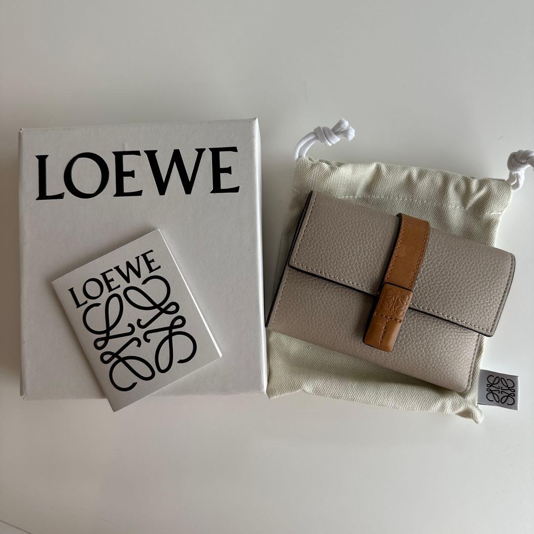 k　LOEWE 三つ折り財布